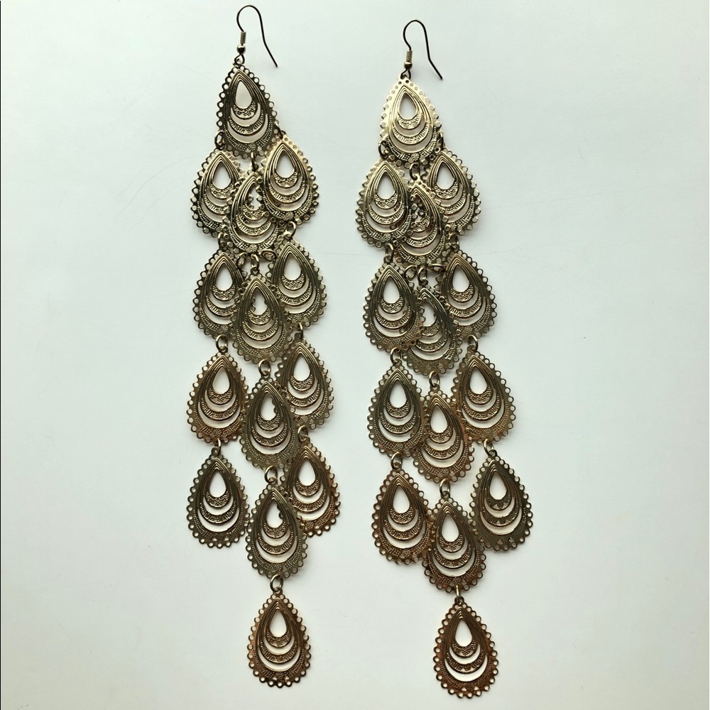 Elegant teardrop earrings